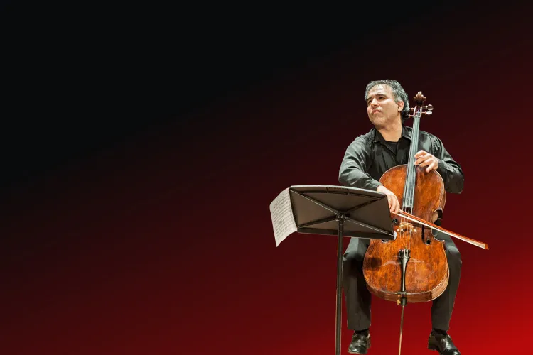 El Ciclo de Música de Cámara continuará los sábados 11 y 18 de octubre, en ambas fechas a las 19, con dos conciertos a cargo del violoncellista José Araujo que se realizarán en la Sala Astor Piazzolla del Centro Provincial de las Artes Teatro Argentino.